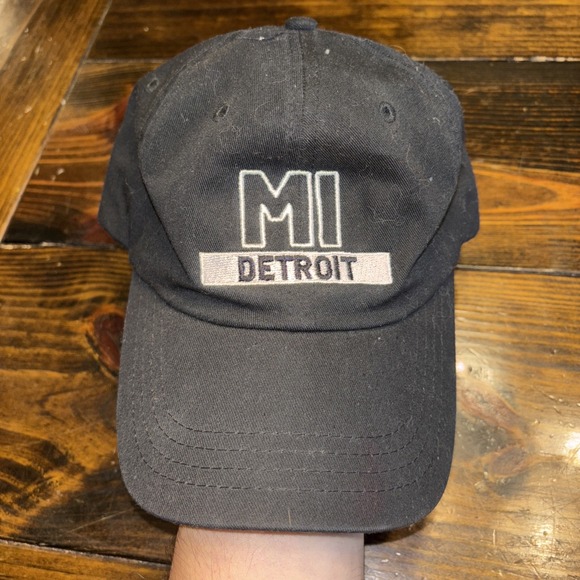 Vintage PARAMOUNT APPAREL Detroit Michigan Embroidered Adjustable Black Hat Cap - Picture 1 of 4